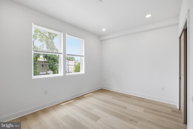 Building Photo - 2237 N 16th St