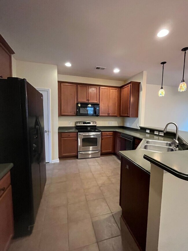 Foto del edificio - Beautiful 4-Bedroom 3 Bath Home with Neighborhood Pool!