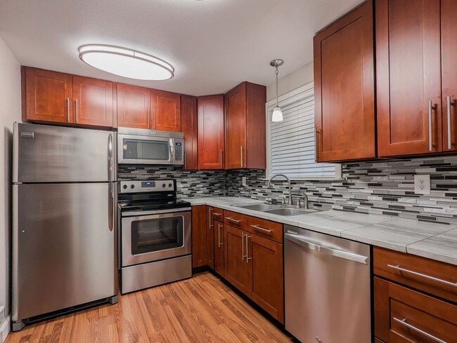 Foto del edificio - Updated & move in ready 3 bed 2 bath rambler w/ 2 car garage!