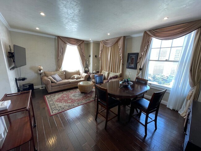 Foto del edificio - Historic Property w/ Top Notch Amenities (...