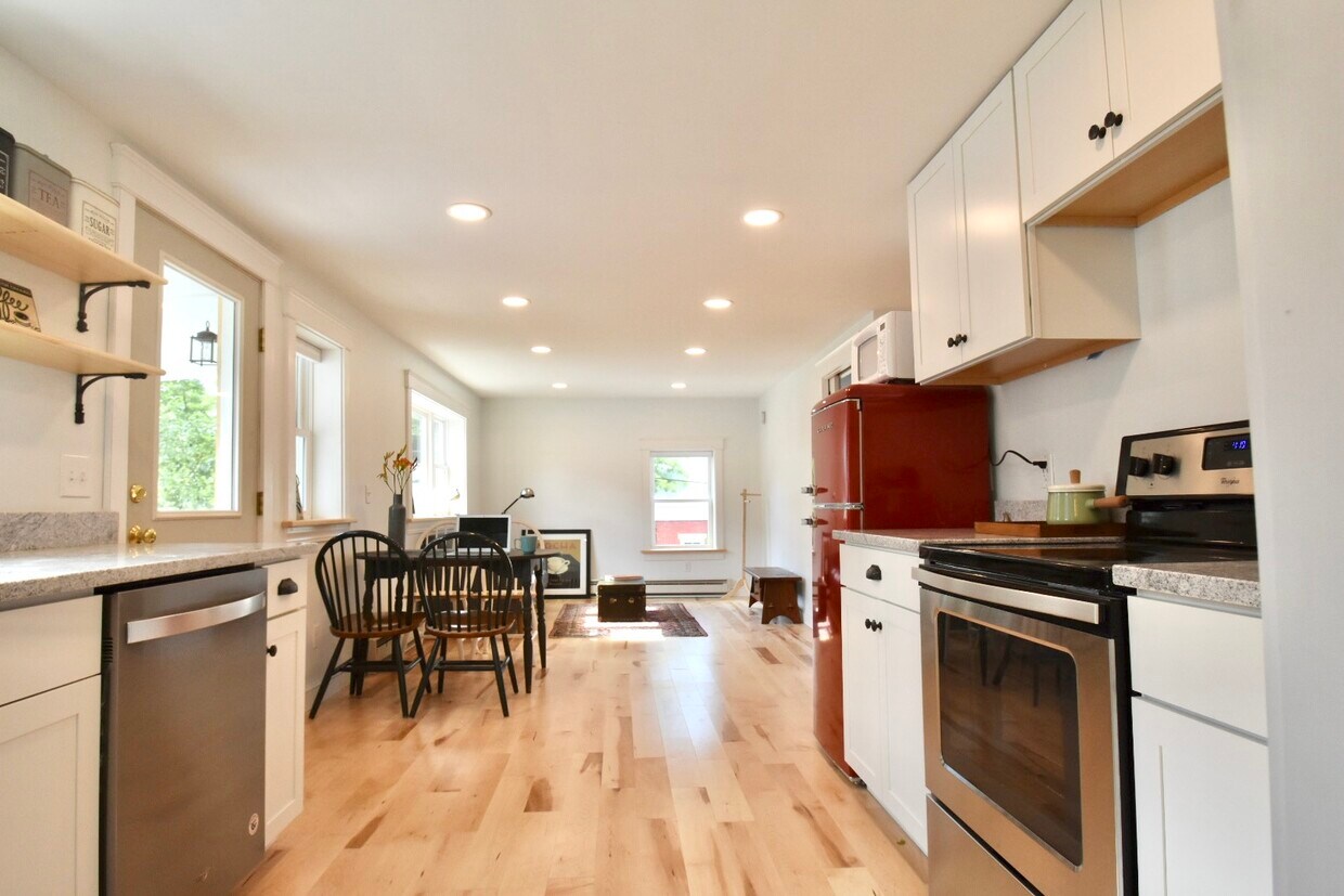 15 Lincoln St Unit 3, Brunswick, ME 04011 15 Lincoln St Brunswick, ME Apartments for Rent in