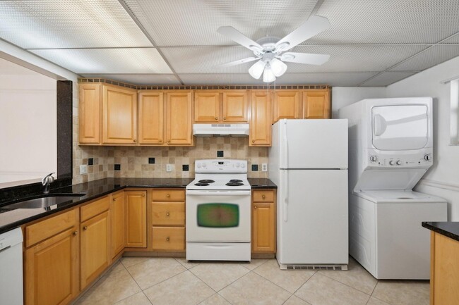 Building Photo - 3580 S Ocean Blvd