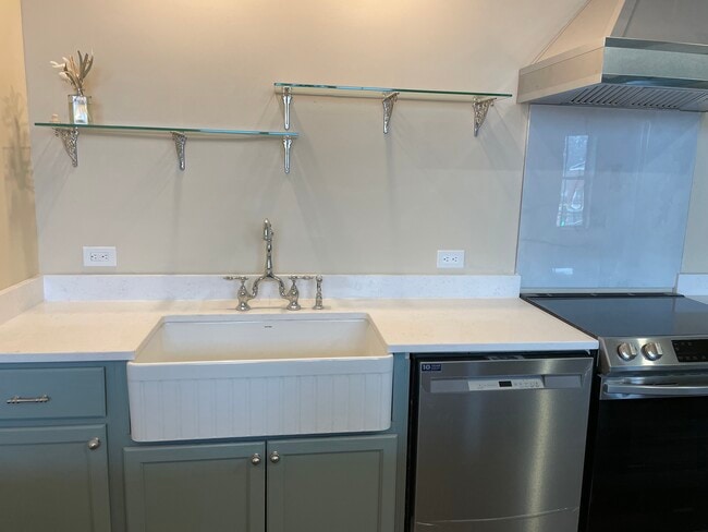 Dishwasher, farmhouse sink, bridge faucet, quartz countertops - 6 E Main St