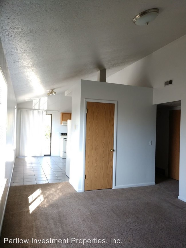 Building Photo - 3200 W 900 S