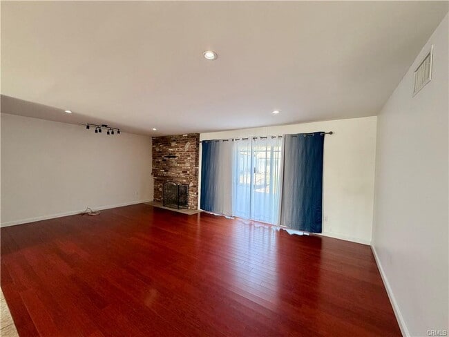 Foto del edificio - 13416 Glenoaks Blvd