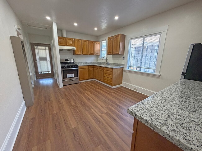 Building Photo - 2539 Grande Vista Ave