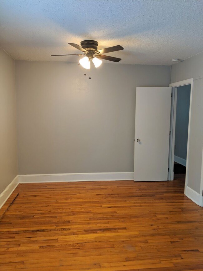 Foto del edificio - Fabulous Black Mountain Location!