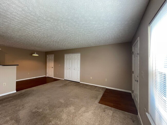 Foto del edificio - 5558 Garden Ridge