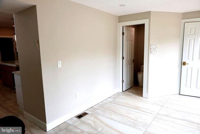 Building Photo - 5921 Overbrook Ave