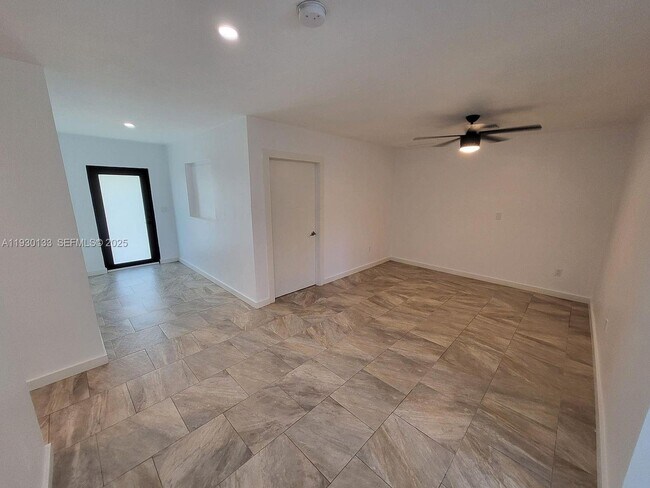 Foto del edificio - 8575 SW 125th St