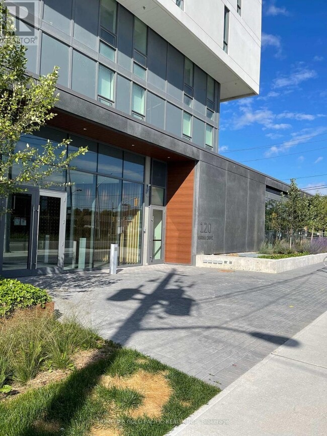 Building Photo - 120-120 Varna Dr