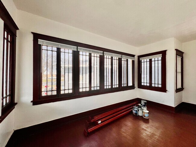 Building Photo - 3 Bedroom House