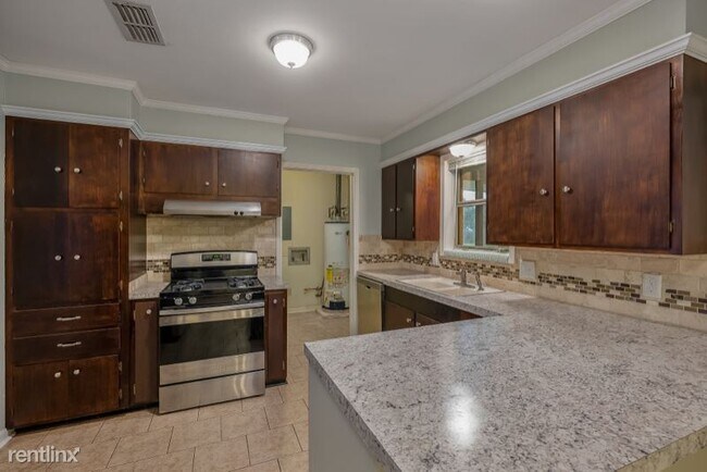 Building Photo - 3 br, 2 bath House - 1801 Mars Drive