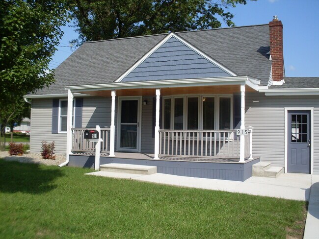 Building Photo - 915 Pinecrest Rd