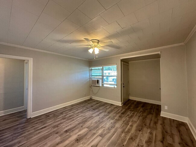 Building Photo - 6623 Clayton Ln
