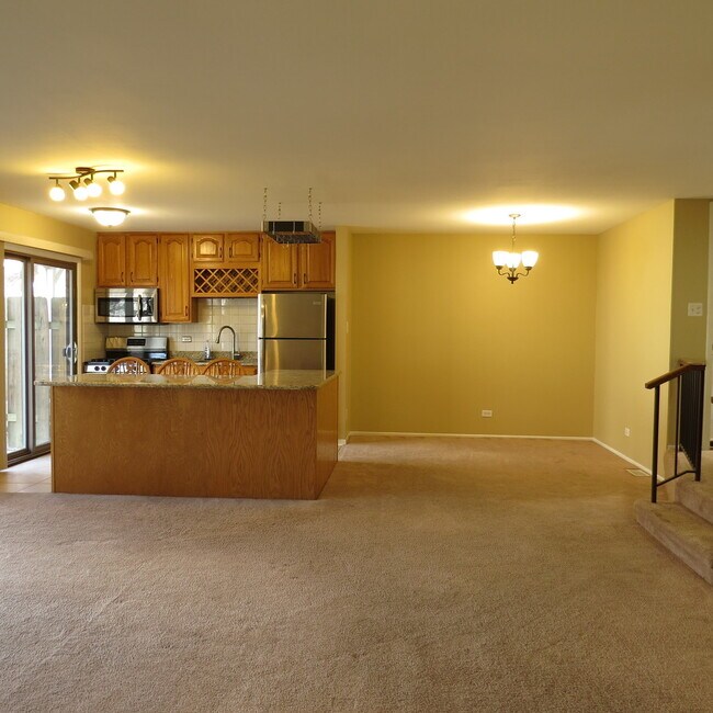 Building Photo - 325 SPRING LAKE Ln