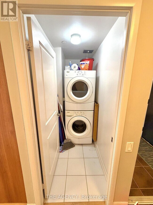 Photo du bâtiment - 5168 Yonge St