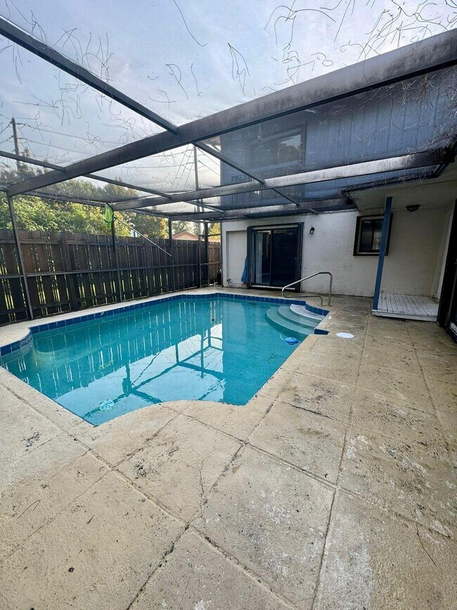 Building Photo - 4703 Holly Lake Dr