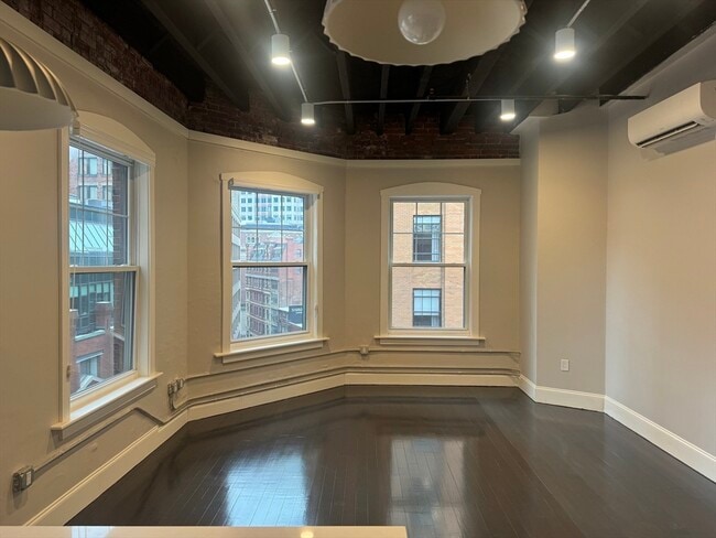 Building Photo - 281 Franklin St