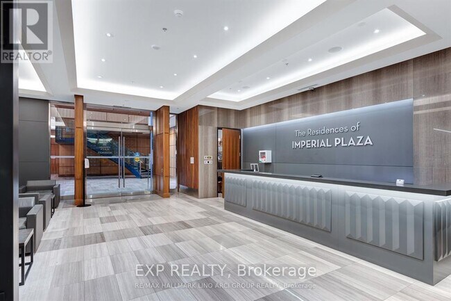 Photo du bâtiment - 111-111 St Clair Ave W