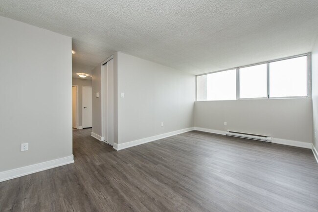 Photo du bâtiment - 220 Steeles Avenue West