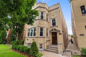 Building Photo - 5851 N Virginia Ave