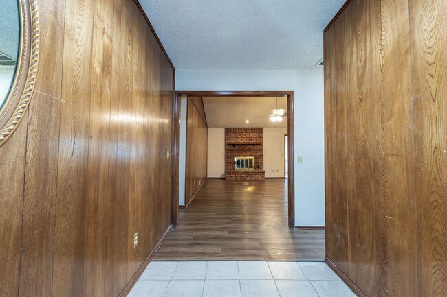 Foto del edificio - Spacious 4 Bedroom 3 Bath Home in Tulsa