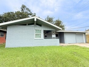 Building Photo - 2214 Marlen Ave