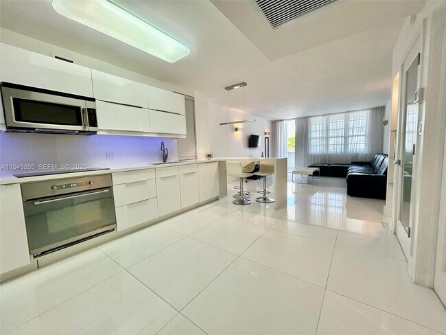 Building Photo - 100 Lincoln Rd