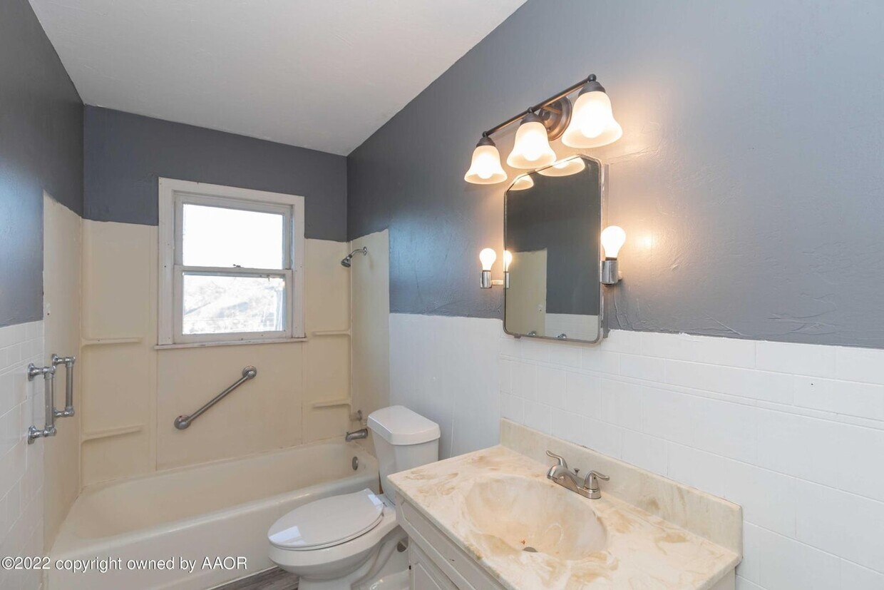 Foto del edificio - Updated and Move in ready! Fenced in frontyard