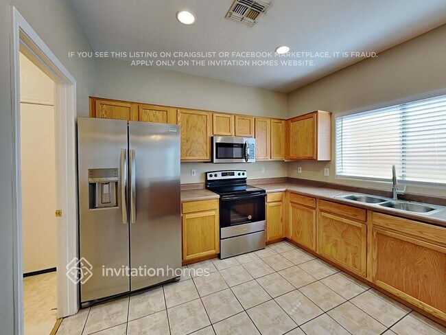 Building Photo - 13010 W Rosewood Dr
