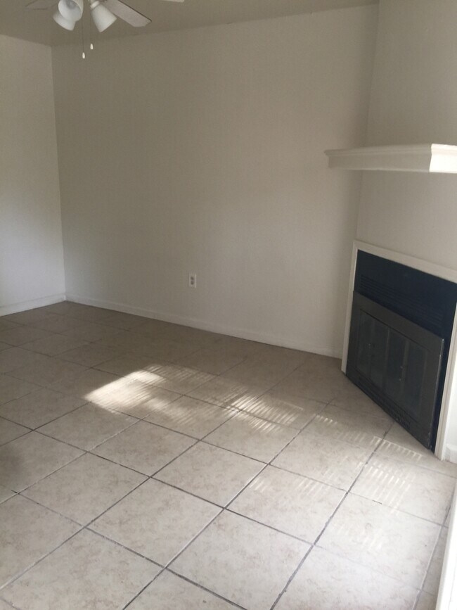 Living Room - 3432 Yorkfield Dr