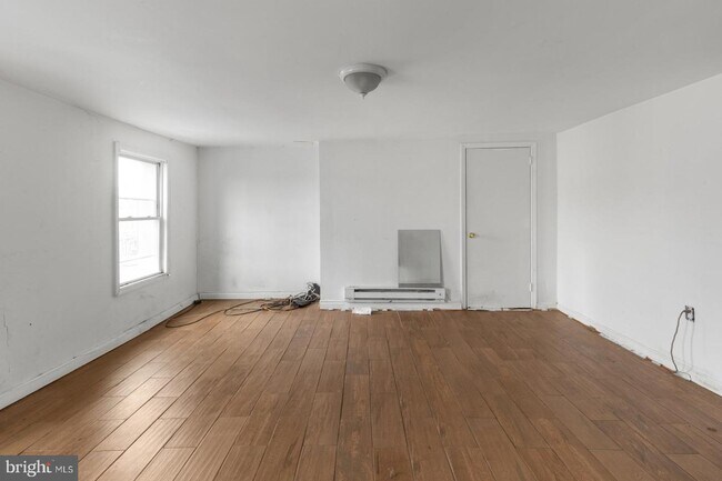 Foto del edificio - 250 E Girard Ave