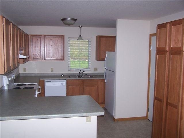 Building Photo - 7395 Whitespire Rd
