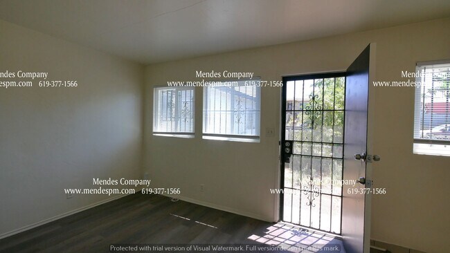 Building Photo - ** $395 OFF YOUR FIRST MONTHS RENT ** Char...