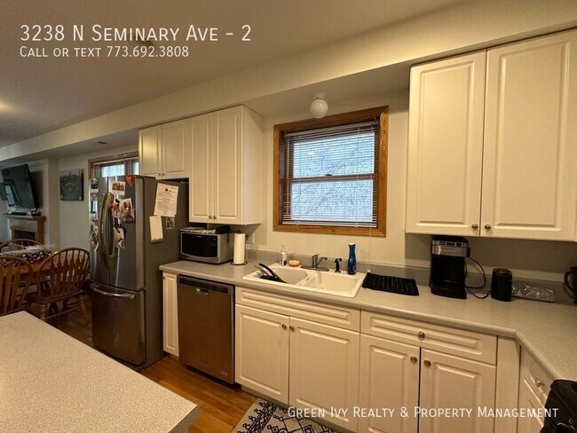 Building Photo - Spacious, Remodeled, Lakeview 2 bed/2bath!