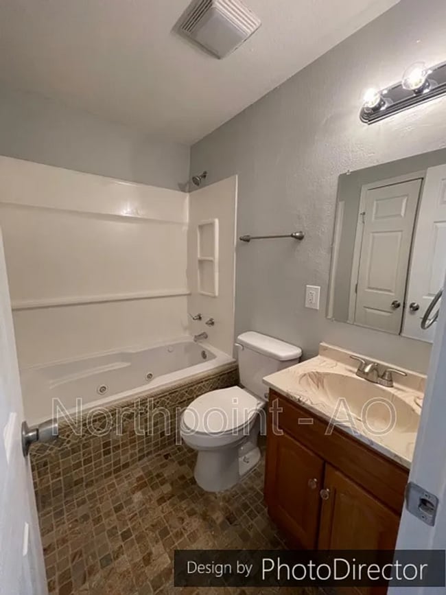 Building Photo - Updated 3-Bedroom Home with Garage & Deck in Kansas City, KS