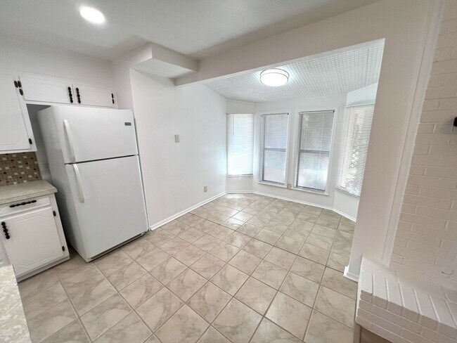 Building Photo - **BEAUTIFUL HOWARD & GARLINGTON HOME**