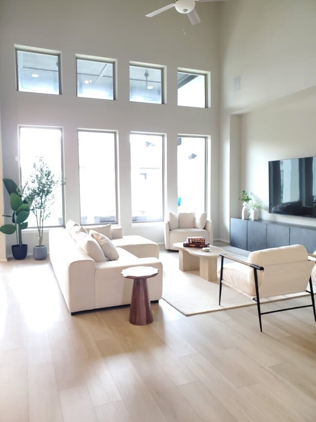 Foto del edificio - 2406 Pear Blossom Ln