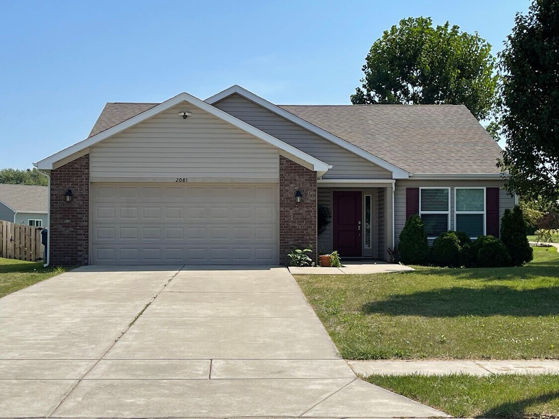 3 Bedroom, 2.5 Bathroom In Lindberg Village House Rental in West