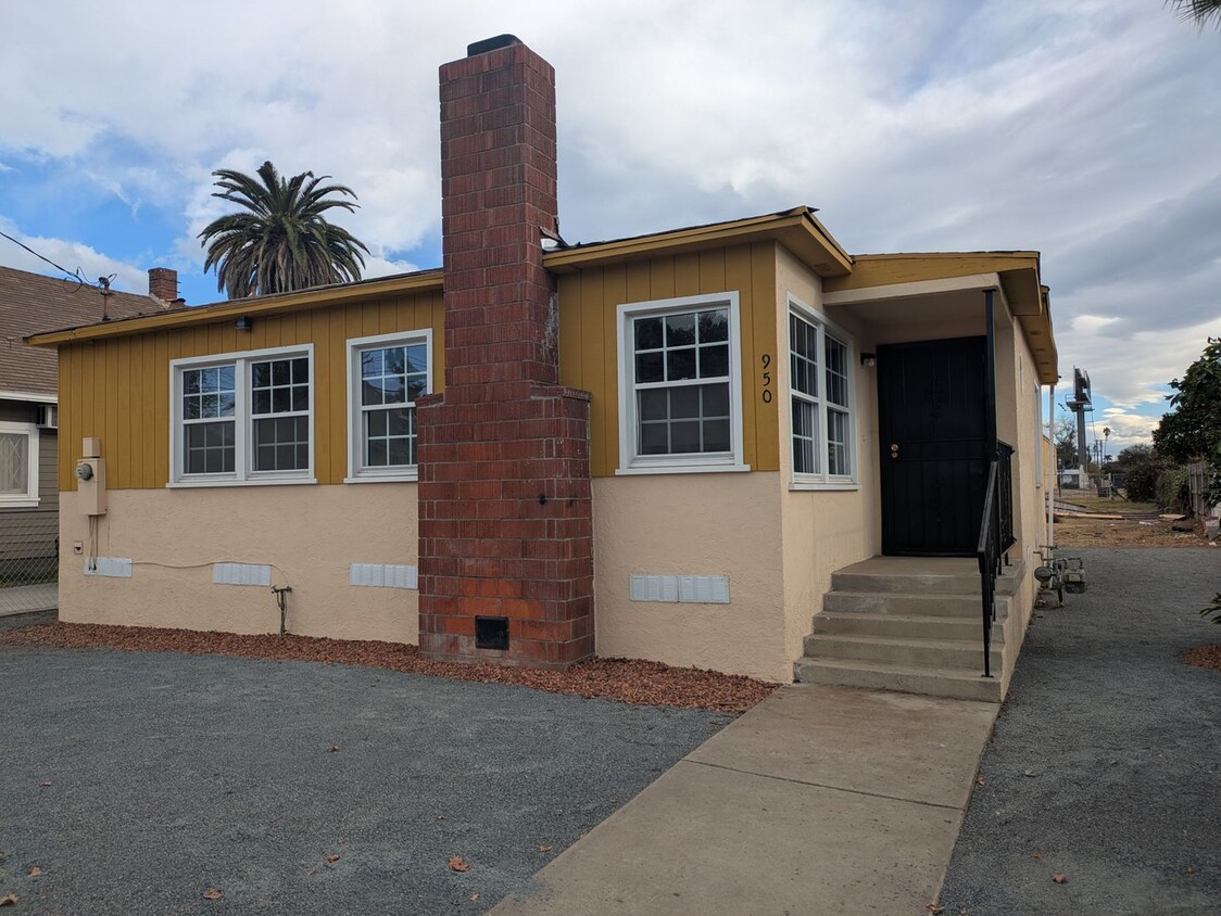 Foto principal - Great 3 Bedroom Home is a Good Neighborhoo...