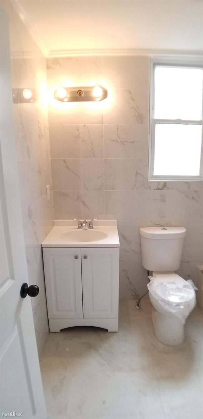 Building Photo - 3 br, 1 bath  - 179 21st St Apt 1