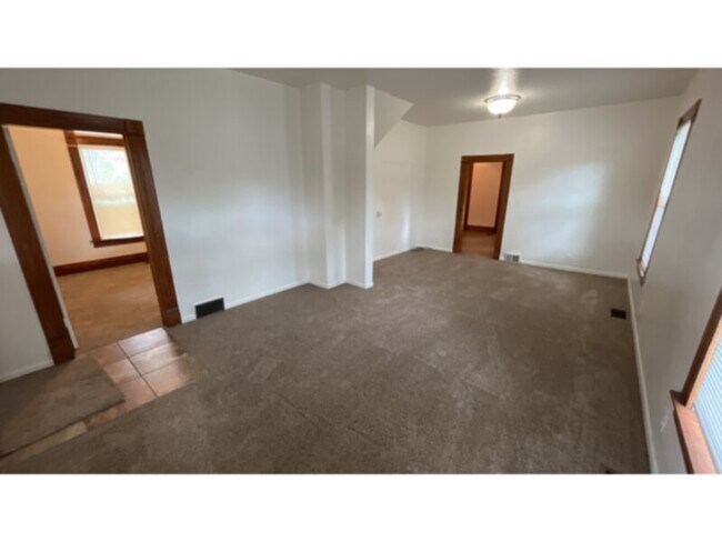 Foto del edificio - This downtown charmer is located near new ...