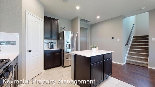 Building Photo - 4 br, 3 bath House - 113 Tudanca St