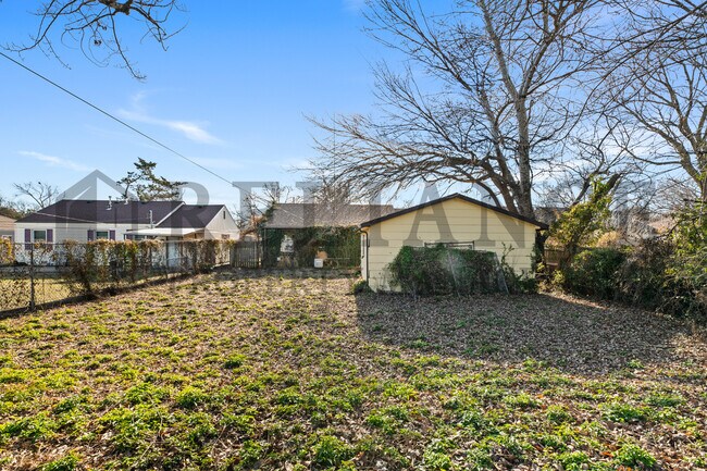 Building Photo - 4514 Vesta Dr