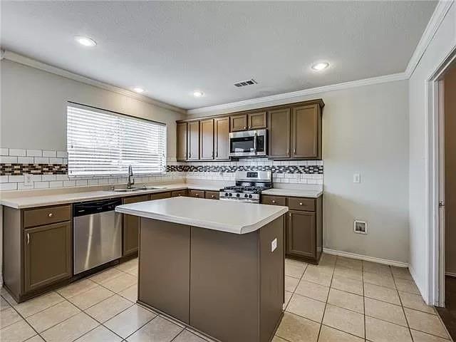 Building Photo - 10420 Matador Dr