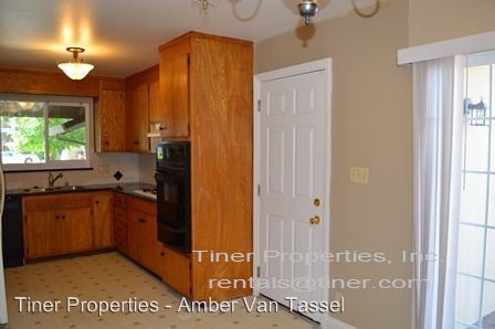 Building Photo - 10255 Croydon Way