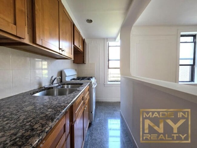 Foto del edificio - 1 bedroom in FLUSHING NY 11358