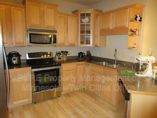 Foto del edificio - 3426 Cherry Ln