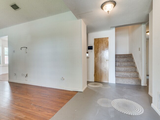 Building Photo - 2204 Lancaster Gate Cove